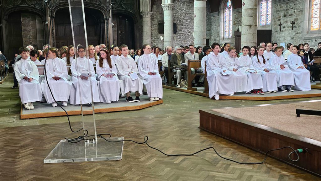 Première communion à la paroisse de Landivisiau le 9 mai 2024